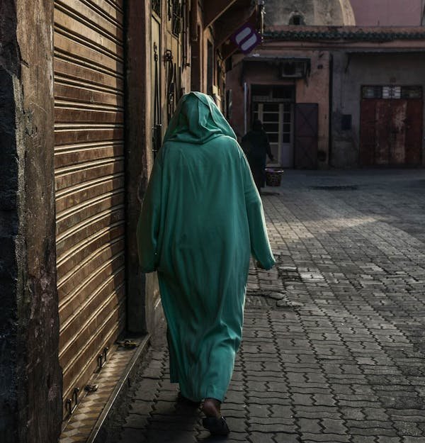 Les incontournables djellabas pour hommes tunisiens à découvrir